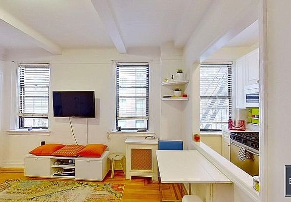 3rd image of 142 E 49th St APT 8D
