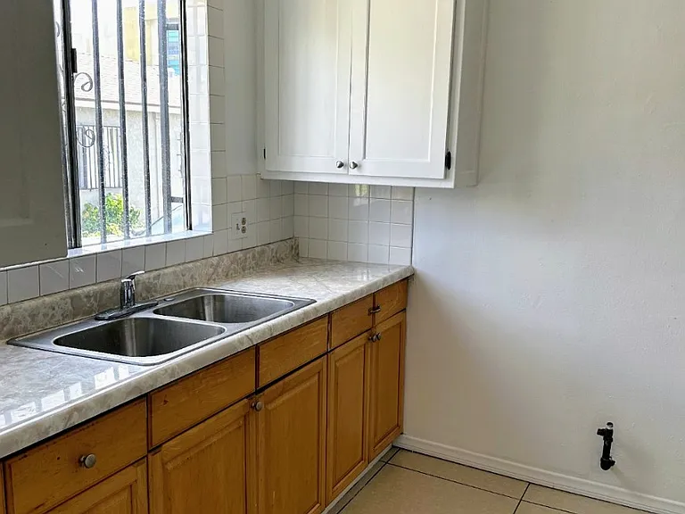 2567 Tweedy Blvd #B — Photo 7