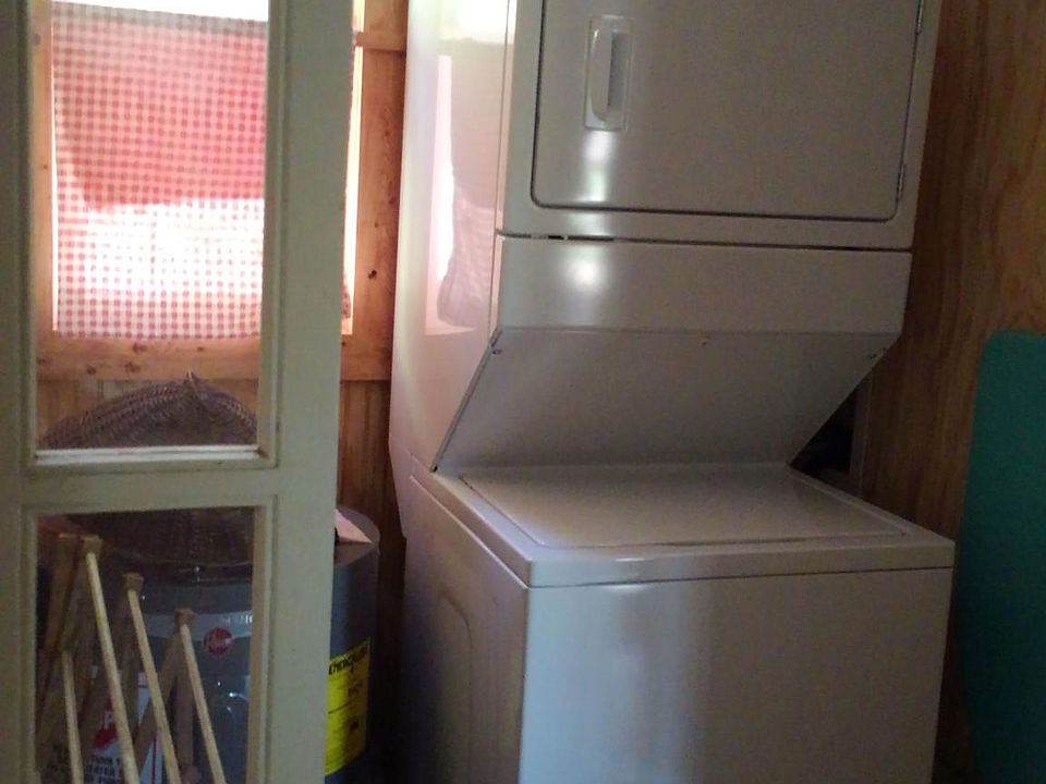 Washer/dryer stack
