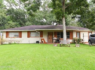 9816 Briarcliff Dr, Moss Point, MS 39562