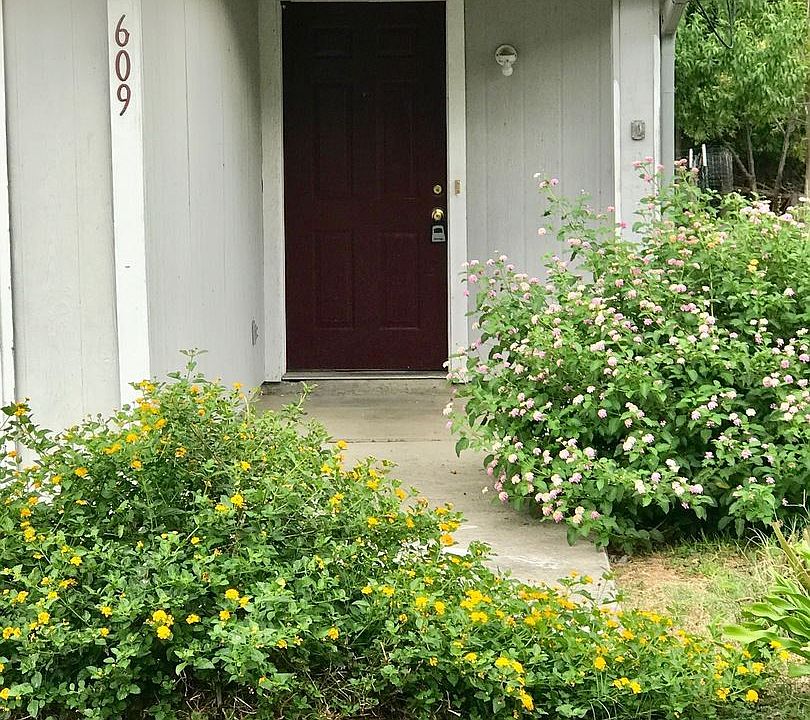 1st image of 609 W Mlk Dr