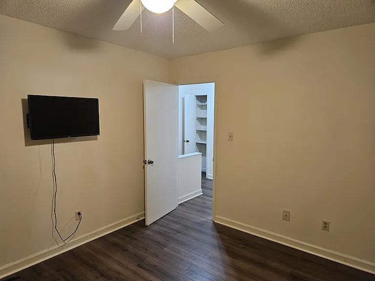 102 Cedar Ct #B — Photo 13