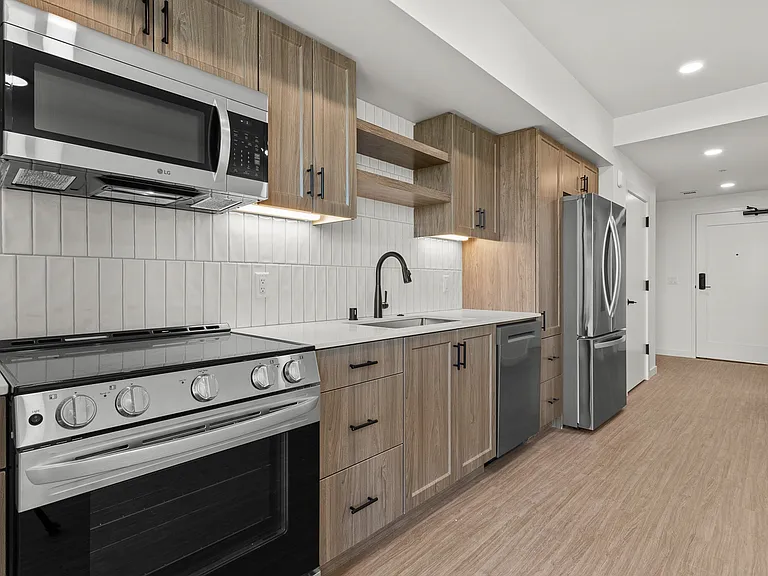 440 West — Photo 21