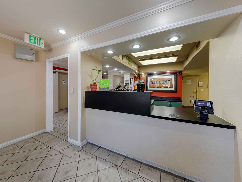 Lobby and Guest Check-in