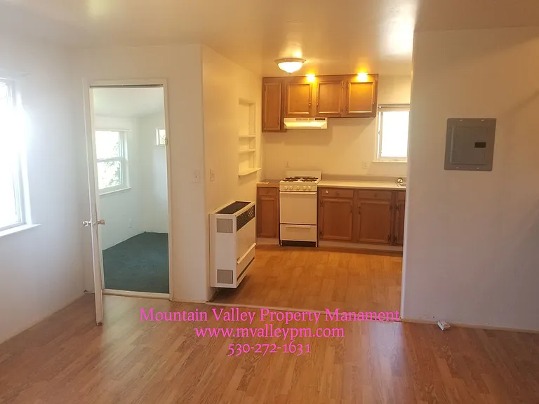 104 Valley View Dr — Photo 2