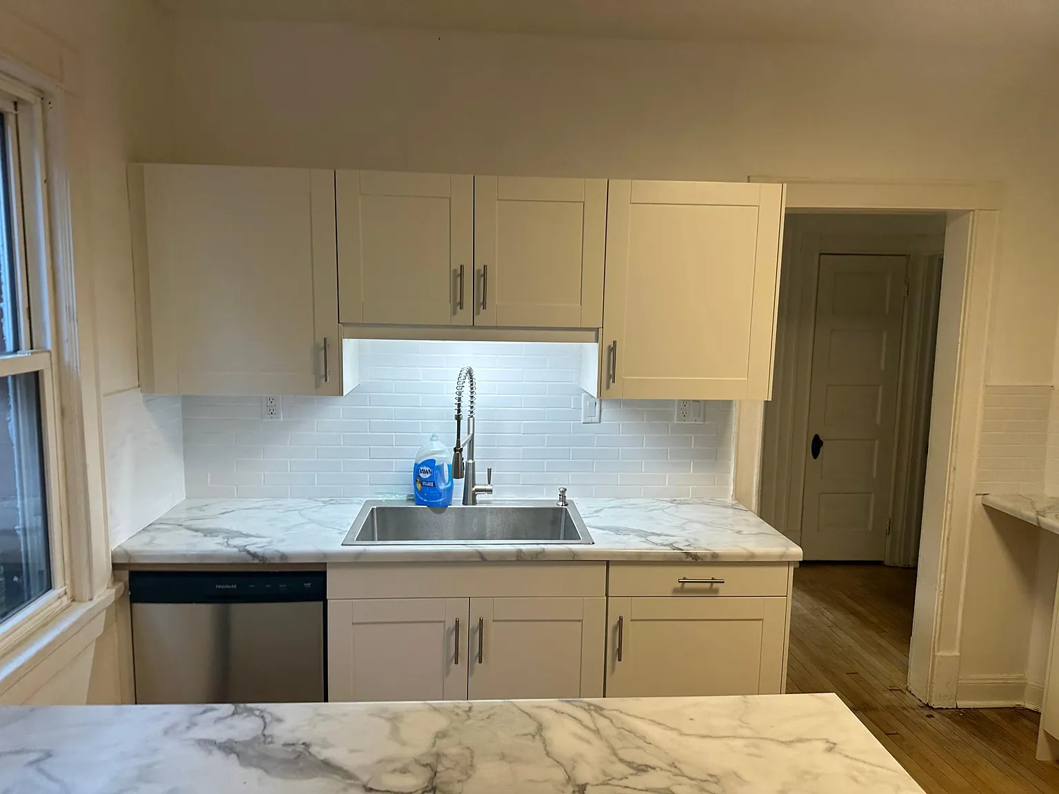 3 bed, 1300 sqft, $1,800 — Photo 2