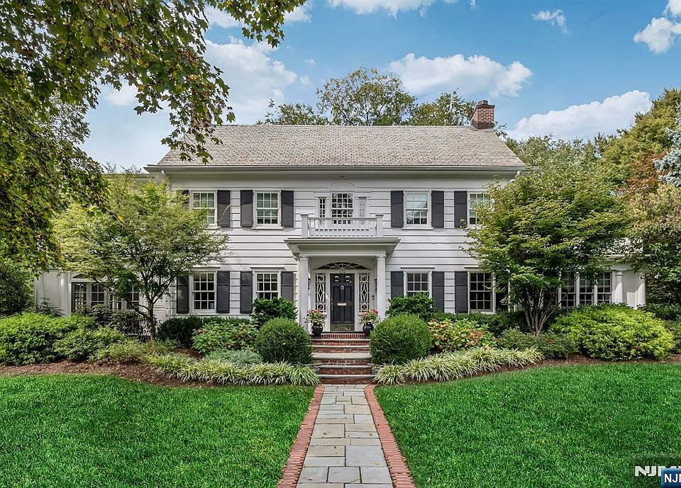 1st image of 474 Heights Rd