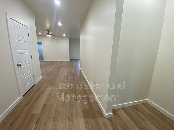 4th image of 1912 Sara Vista Dr