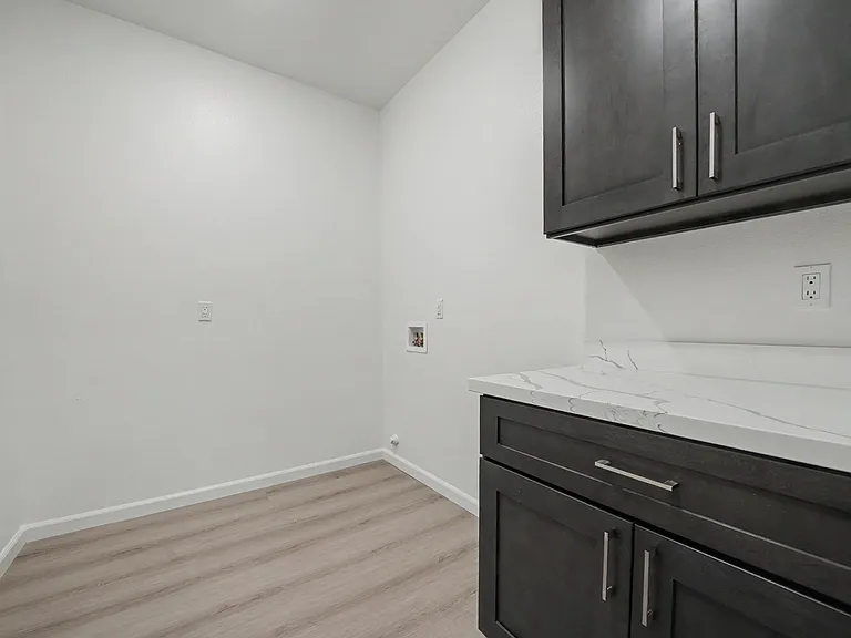 2426 Village Dr — Photo 17