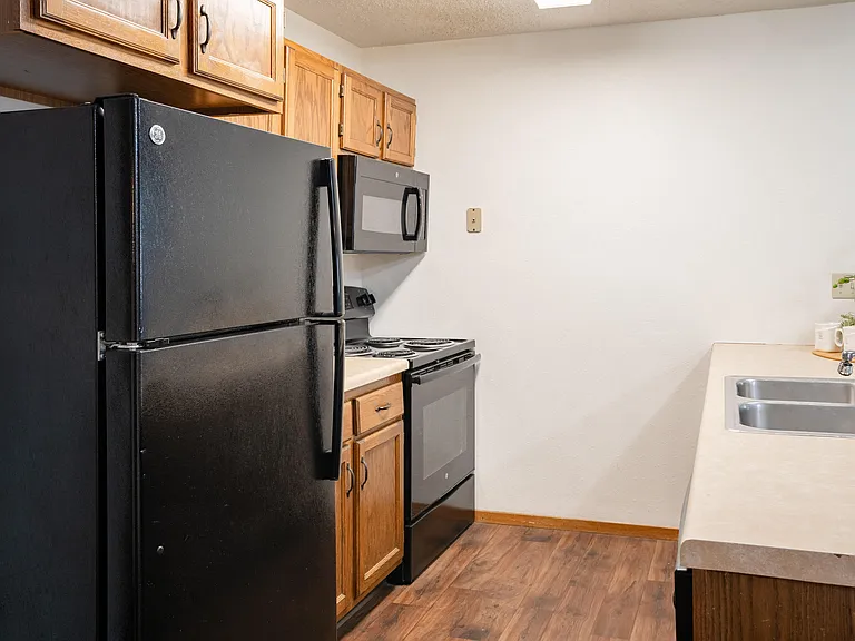 Fargo, ND Cedars 4 Apartments | 21B | Kitchen