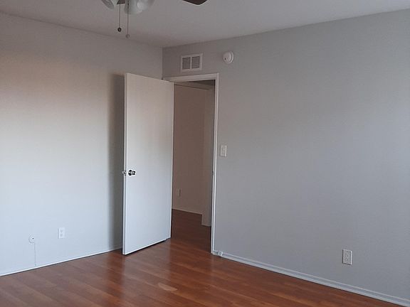 4th image of 4475 Rosewood Ave APT 112