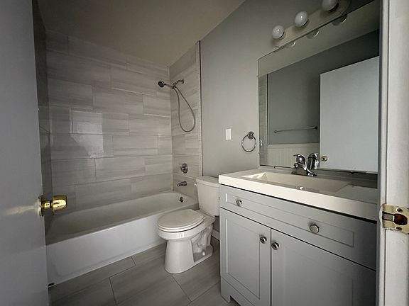 2nd image of 41 Dunbar St #13