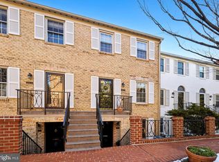 3285 Sutton Pl NW APT D, Washington, DC 20016