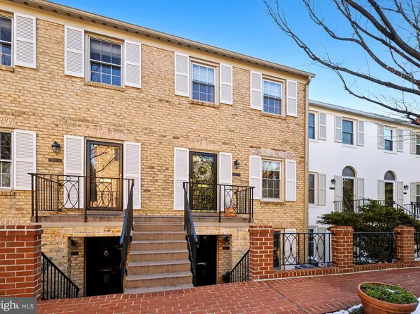 3285 Sutton Pl NW APT D, Washington, DC 20016