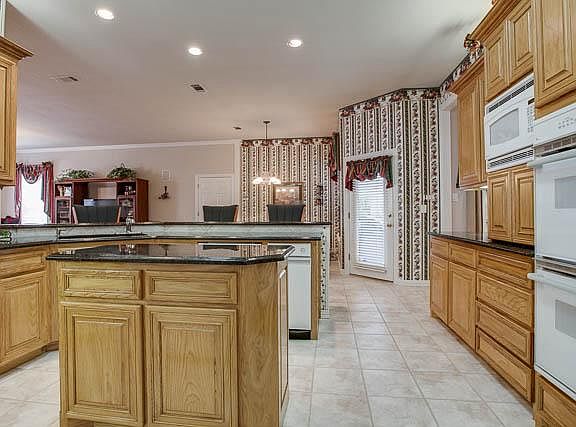 3rd image of 8316 Thorndyke Dr