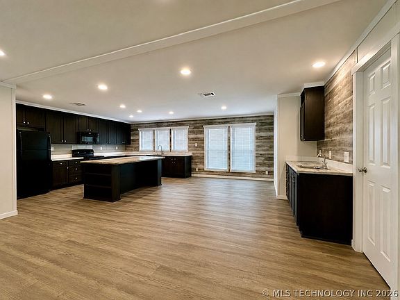 5th image of 3835 Edge Rd