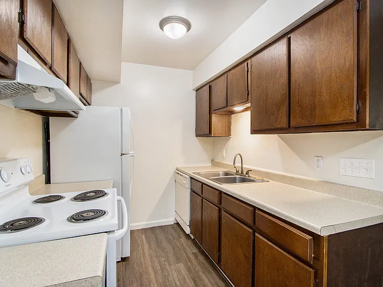 Briarwood Apartments — Photo 11