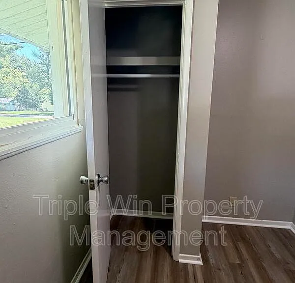 1654 Mowbry Ln — Photo 7