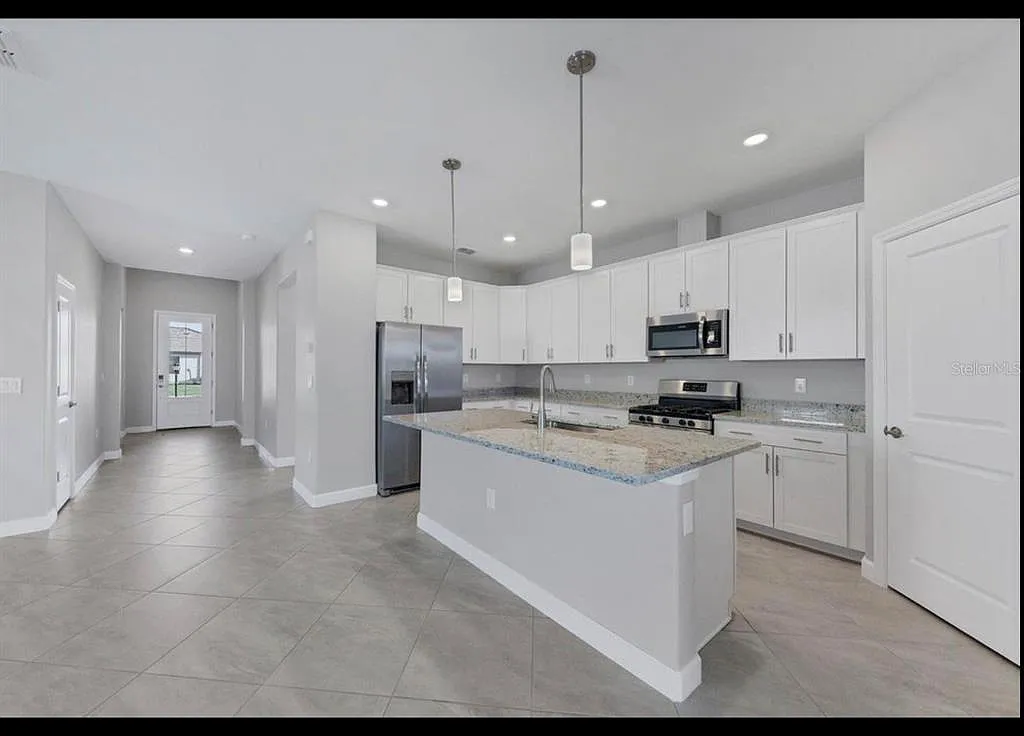 4 bed, 3.0 bath, 2016 sqft, $3,800 — Photo 3