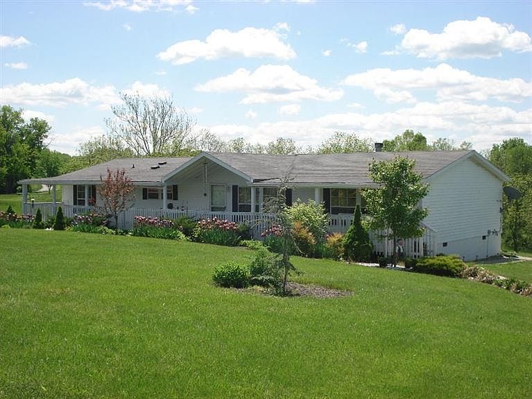 1st image of 481 Franklin Ln