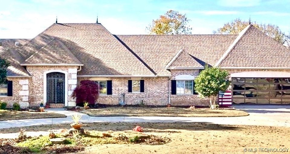1st image of 915 N Rockford Pl