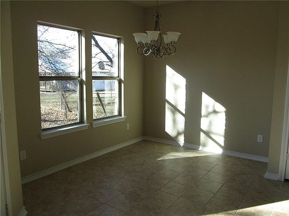 4th image of 4910 Sanger Circle Dr