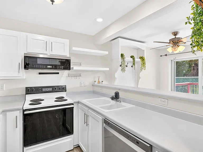 7143 SW Sagert St #104 — Photo 6
