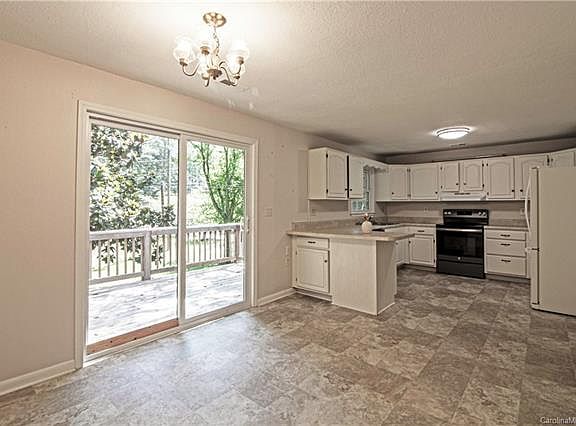 4th image of 575 Peyton Dr