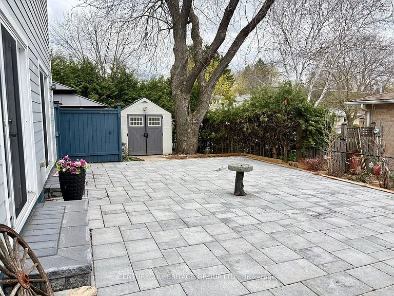 22 Cedar Cres #MAIN — Photo 4