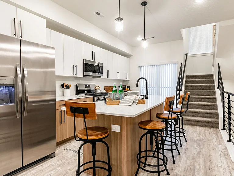 Central Heights Townhomes — Photo 21