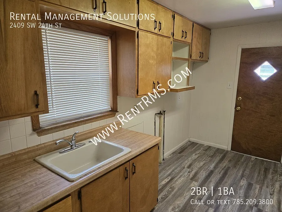 2409 Sw 24th St- 2 Bed/1 Bath — Photo 3