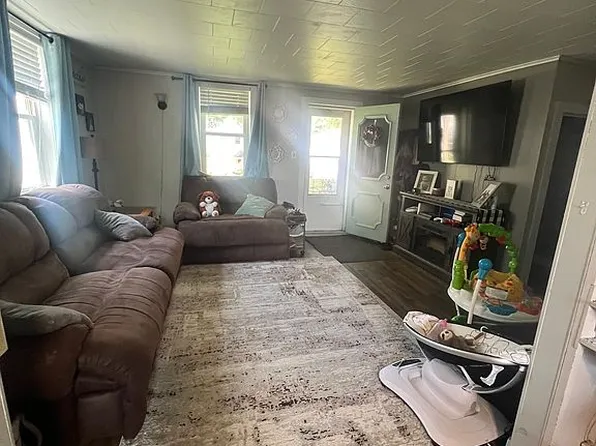 826 S Walnut St, Pontiac, IL 61764