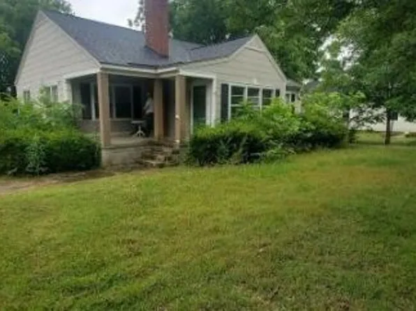 924 College St, Moulton, AL 35650