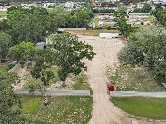 2nd image of 15934 Estella Ln