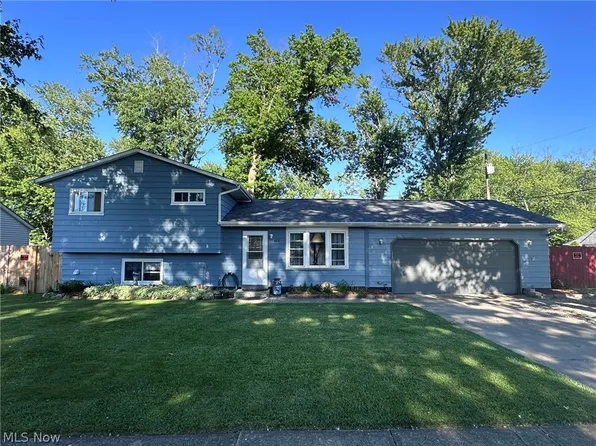 693 Hollywood Ave, Sheffield Lake, OH 44054