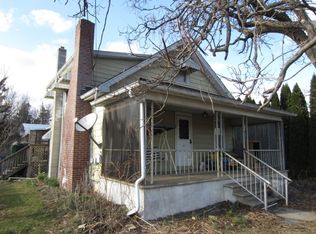 1077 State Park Rd, Wind Gap, PA 18091