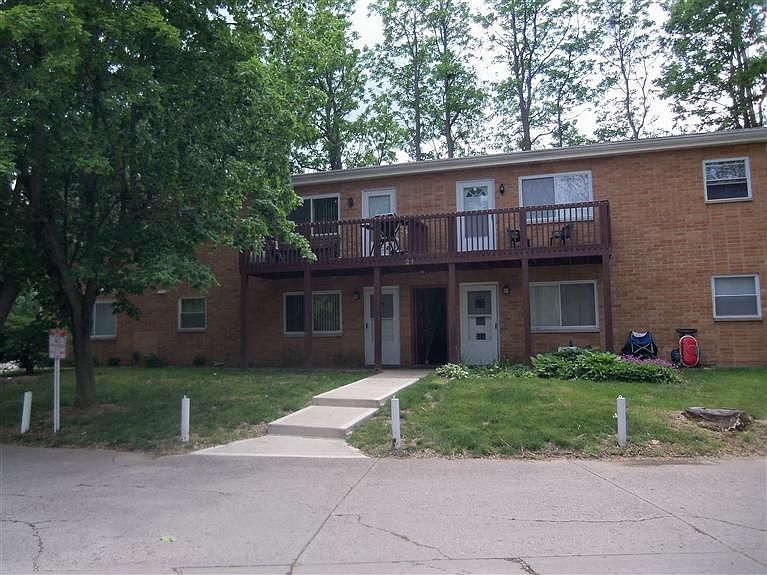 1st image of 21 Vanderbilt Dr APT B