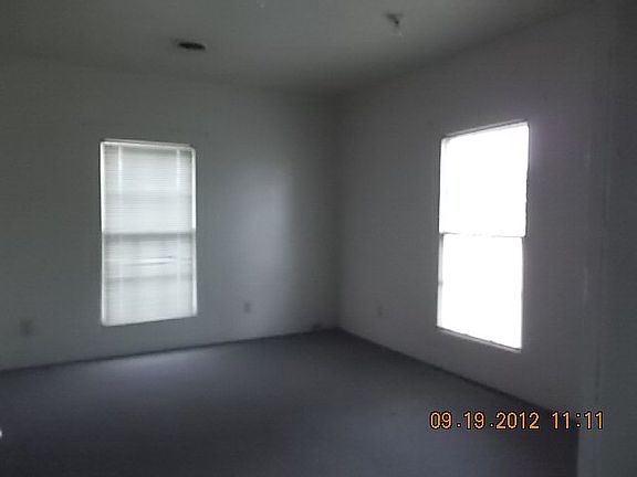 4th image of 211 S McLewean St