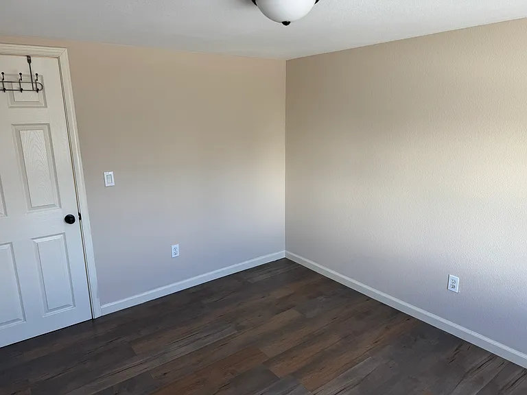 43813 Sierra Hwy — Photo 23