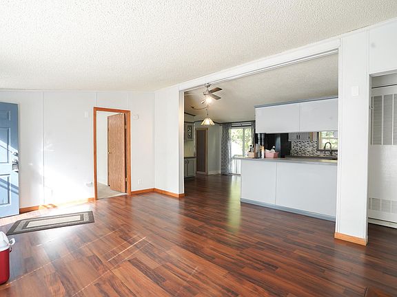 3rd image of 517 E Rainbow Rd