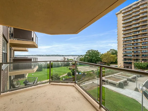 1785 215th St APT 3K, Flushing, NY 11360