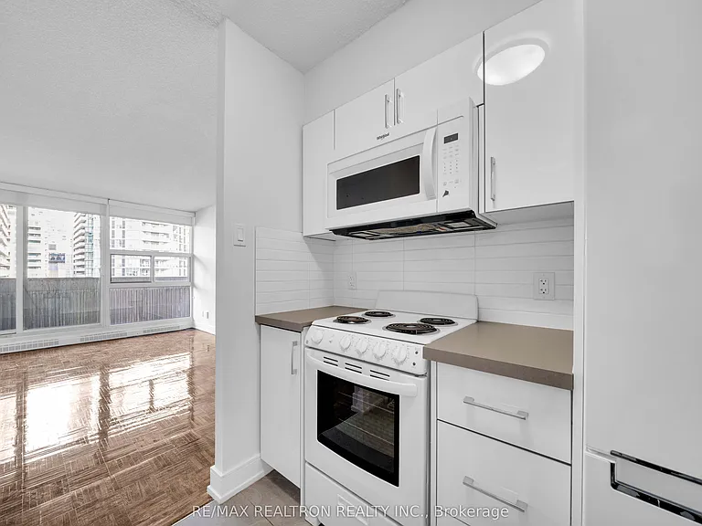 33 Isabella St #311 — Photo 5