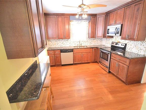 4th image of 39 Jennette Dr