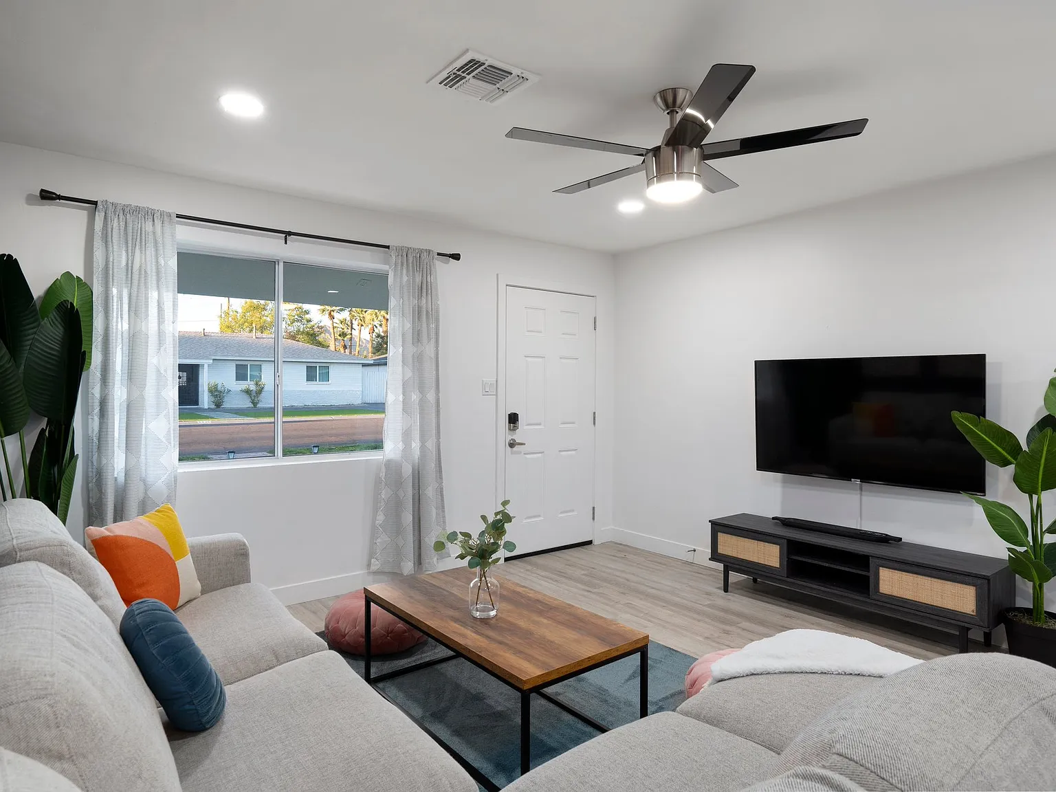 4 bed, 1922 sqft, $4,600 — Photo 3