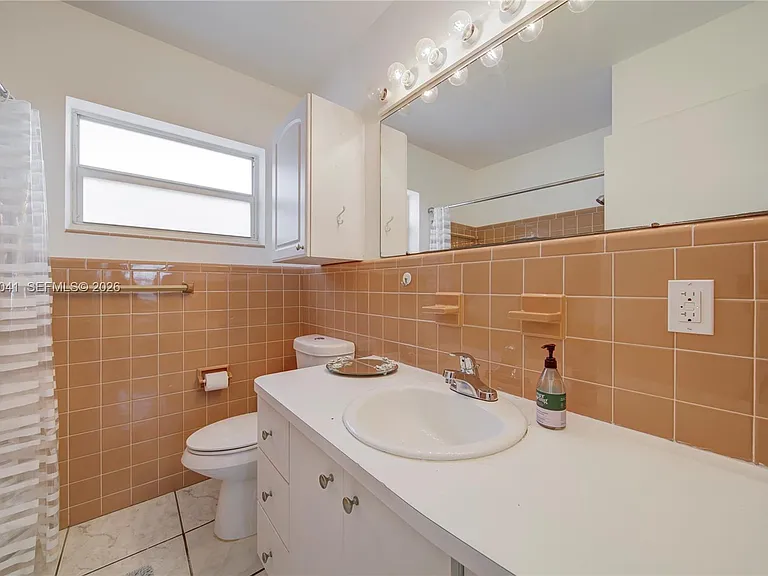 2855 NE 30th St #B — Photo 18