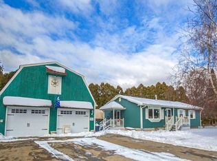 28 Douglas Cir, Chicopee, MA 01013