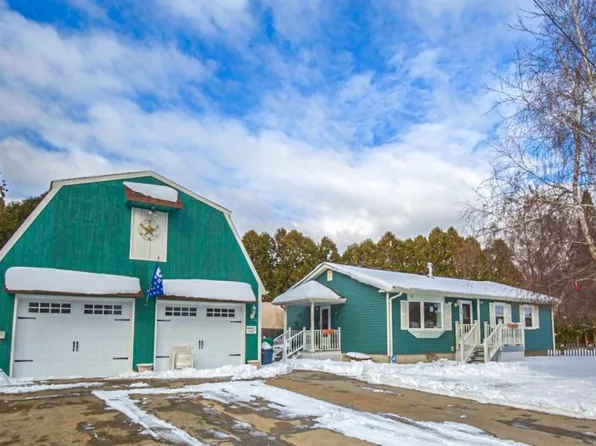 28 Douglas Cir, Chicopee, MA 01013