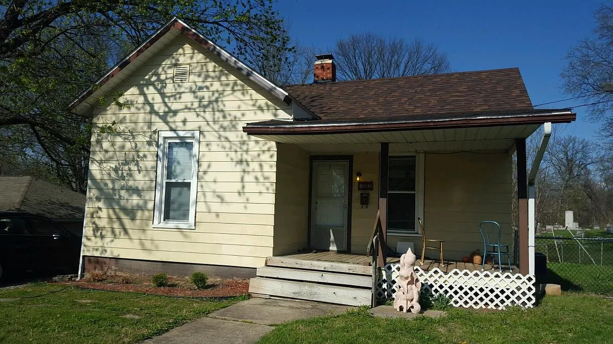 3 bed, 1.5 bath, 1607 sqft, $1,499 — Photo 1