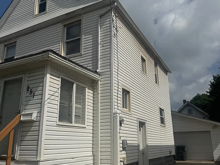 251 Russell Ave — Photo 2