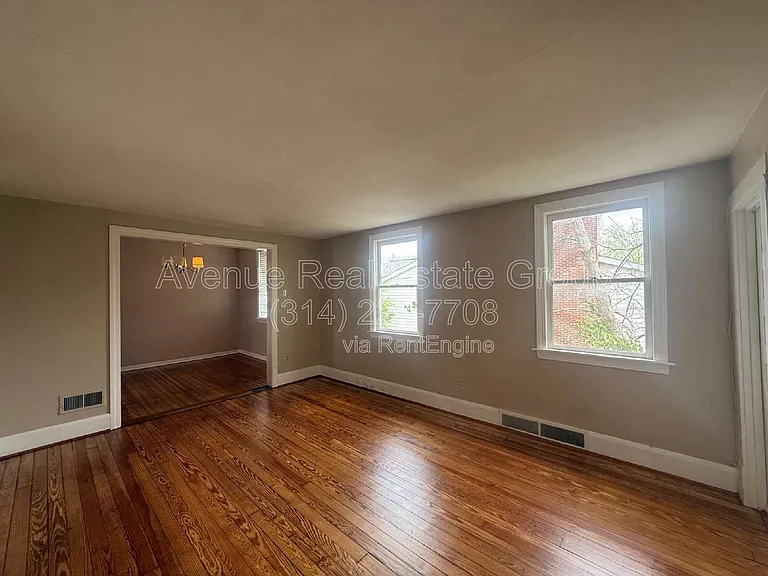 240 W Essex Ave — Photo 4